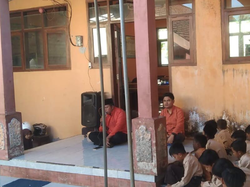 KEGIATAN RUTIN JUM'AT NGAJI DAN TAHLIL BERSAMA
