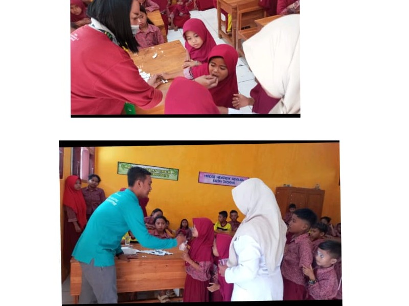PEMBERIAN OBAT CACING OLEH PKM JATIBANTENG DI SDN 3 PATEMON